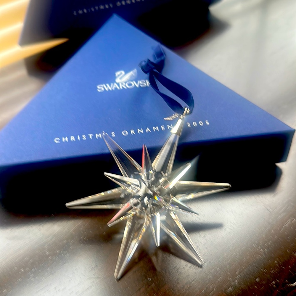 Swarovski~The Swarovski Star Rockefeller Center~2005 edition Christmas Ornament